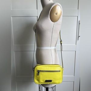 MARC Marc Jacobs Bright Neon Green Cross Body Handbag oz